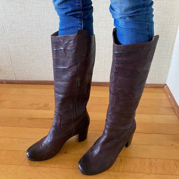 Frye Carson Heel Tab Boots - Picture 2 of 7